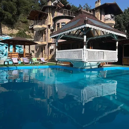 Grand Ahtamar Hotel